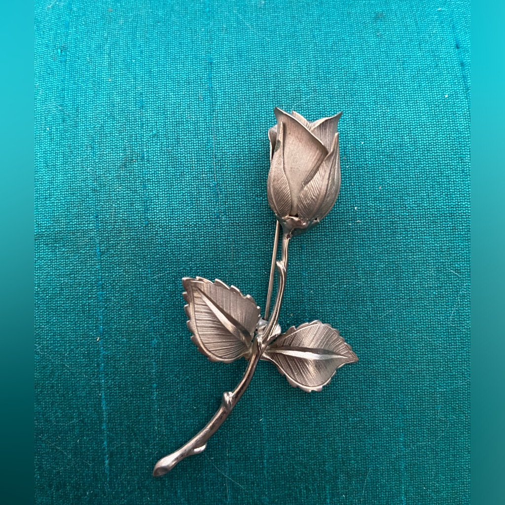 Giovanni Silver Tone Rose Brooch